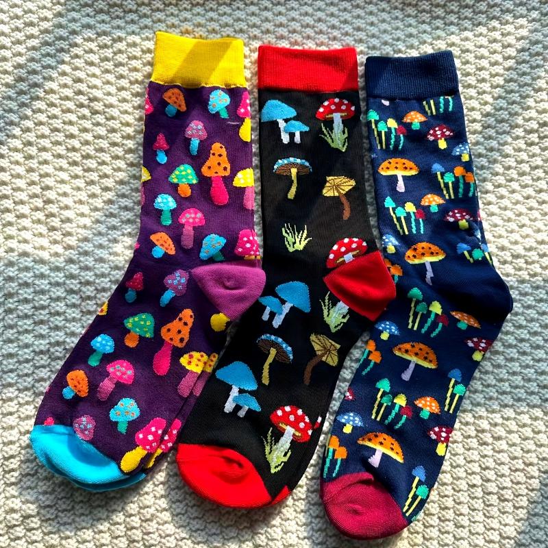 Mushroom Pattern 3 Pairs Of Men's Trendy Cartoon Pattern Crew Mid-calf Socks, Breathable Comfy Casual Unisex Socks For Men's Outdoor Wearing All Seasons Wearing