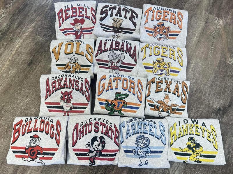 Retro College Football Mascot Crewneck Sweatshirt, Underwear Tops, Unisex Crewneck For Men For women Crewneck Man Menswear Hoodie