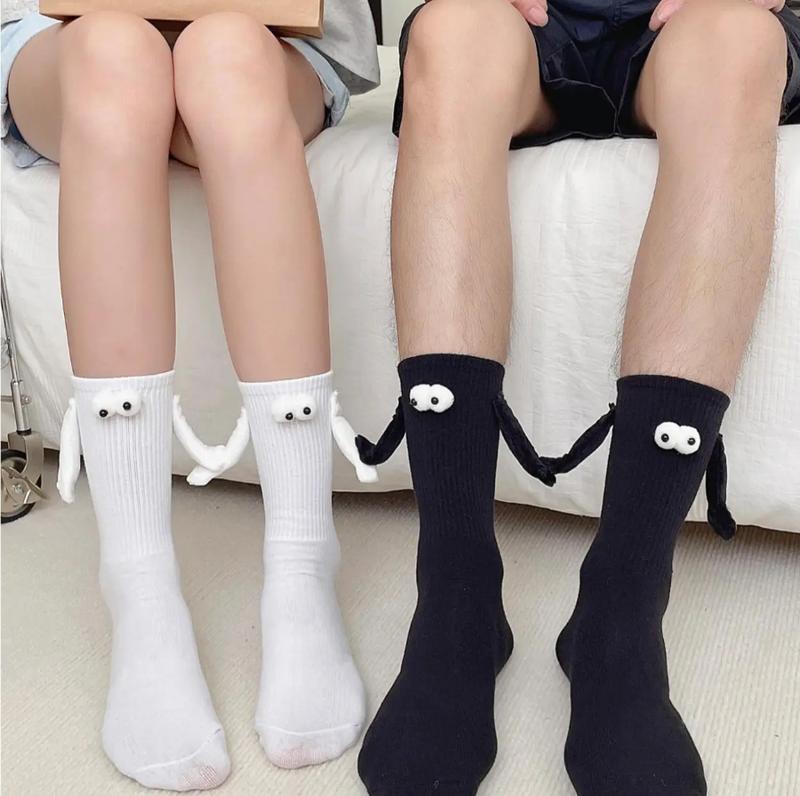 Men's Magnetic Holding Hands Design Crew Socks, Creative Casual Soft Comfortable Breathable Mid-calf Socks For Daily Wear, Men's Socks & Hosiery